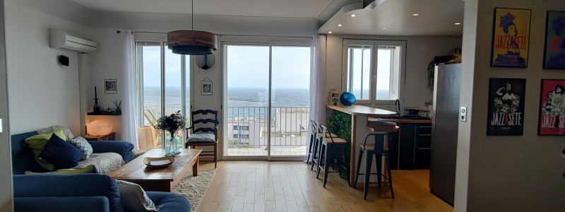 GRH4-Sète vue salon, cuisine, entrée & mer depuis le séjour