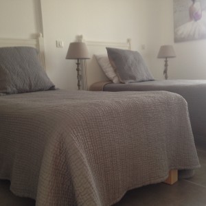 villa piscine sete chambre 2