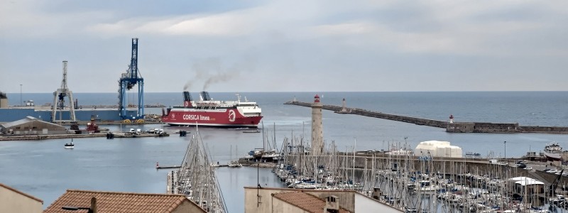 vue port GRH4-Sète Zoom sur entrée Bateau
