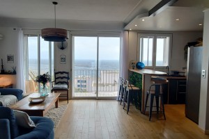 GRH4-Sète vue salon, cuisine, entrée & mer depuis le séjour